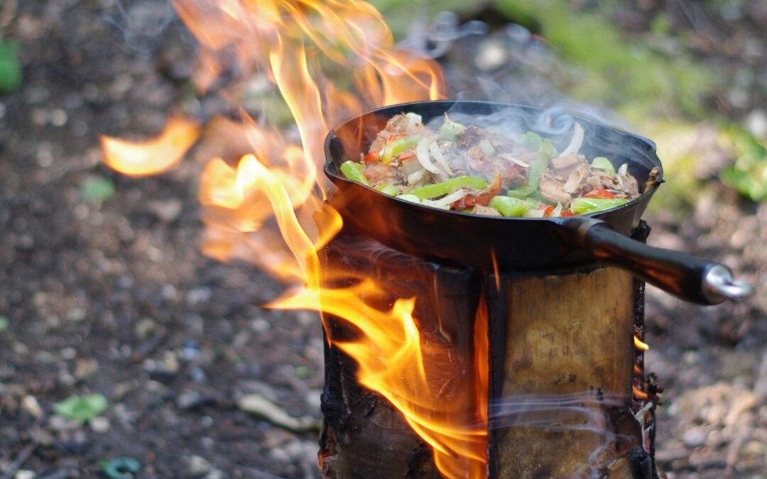 How to Prepare Carnitas on a Swedish Log Fire